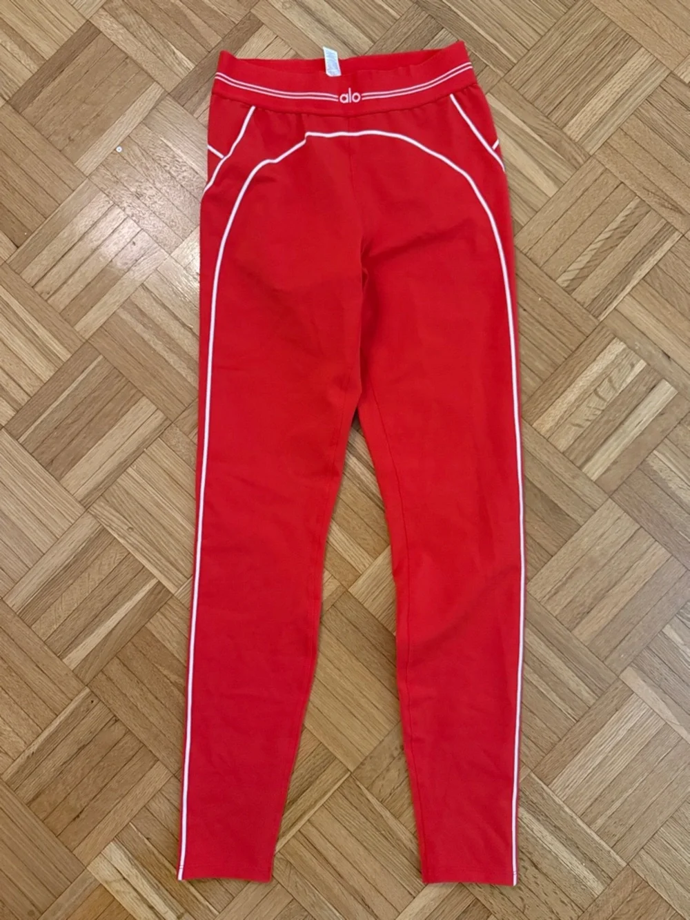 NWOT New Alo High Waist Heart Throb Legging